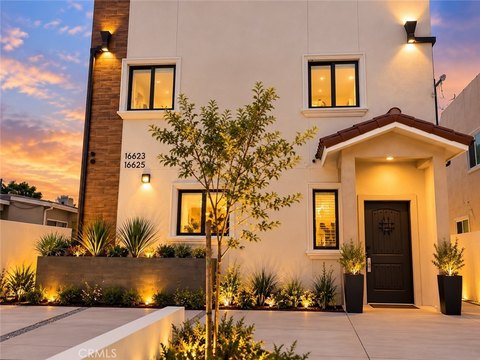 Duplex with Rooftop Terrace