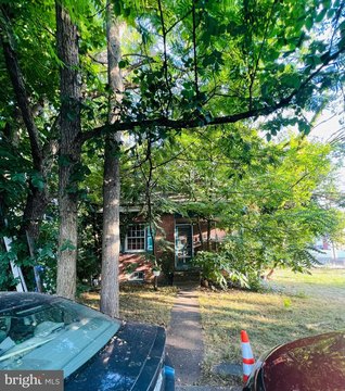 Arlington Land: Prime Location