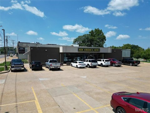 Affton Retail Building on Gravois
