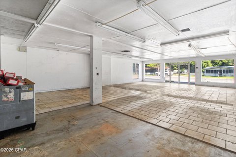 Freestanding Retail Building with Shop Space