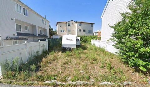 LAND - Staten Island, NY