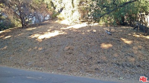 Residential Land in Sylmar, CA