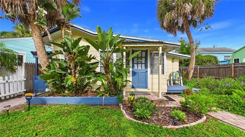 Fully Renovated Duplex with Furnishings