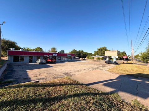 Mixed-Use Property With Laundromat