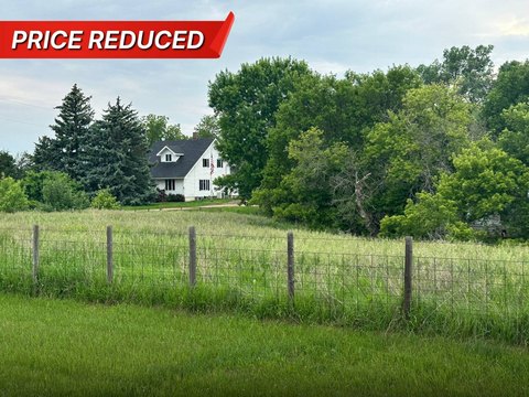 Spacious Farm Estate with Creek