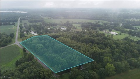 Land, Seville, OH