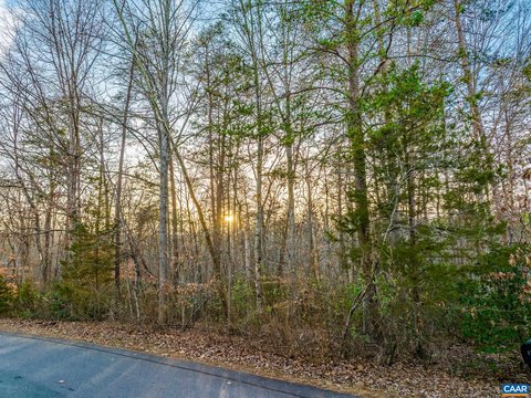 Lake Monticello Buildable Wooded Lot