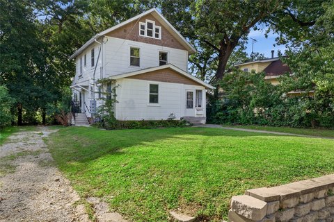 4-Unit Apartment Building