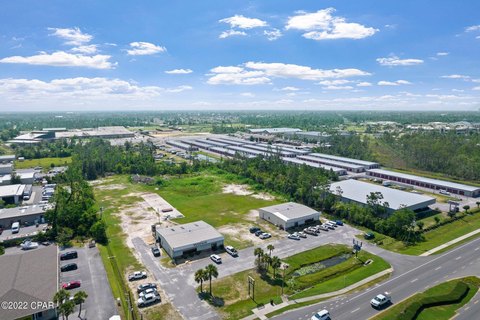 Retail Building on Highway 77