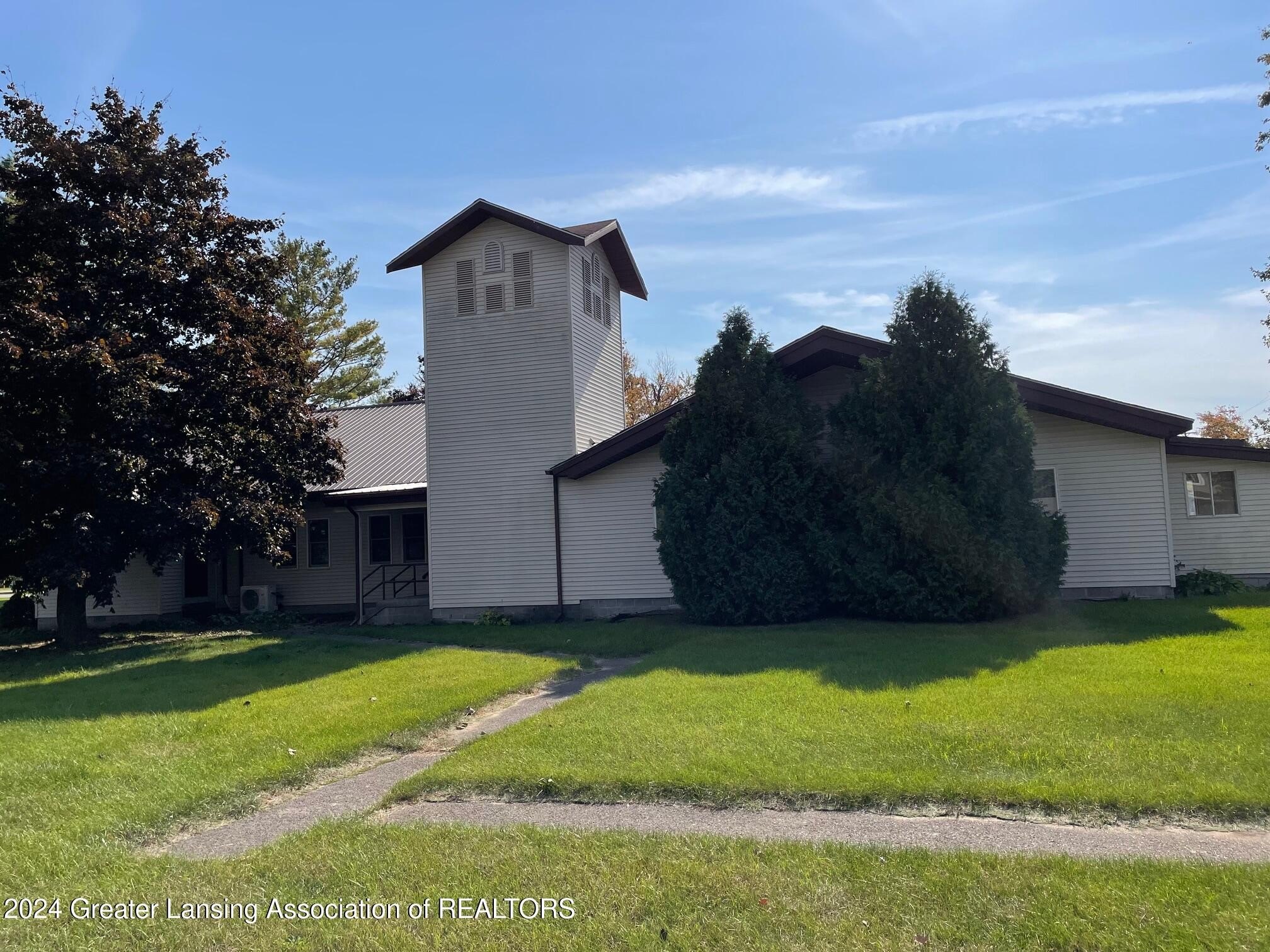Lakeport Church on Six Lots