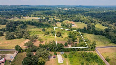 Inviting Acreage in Oak Creek
