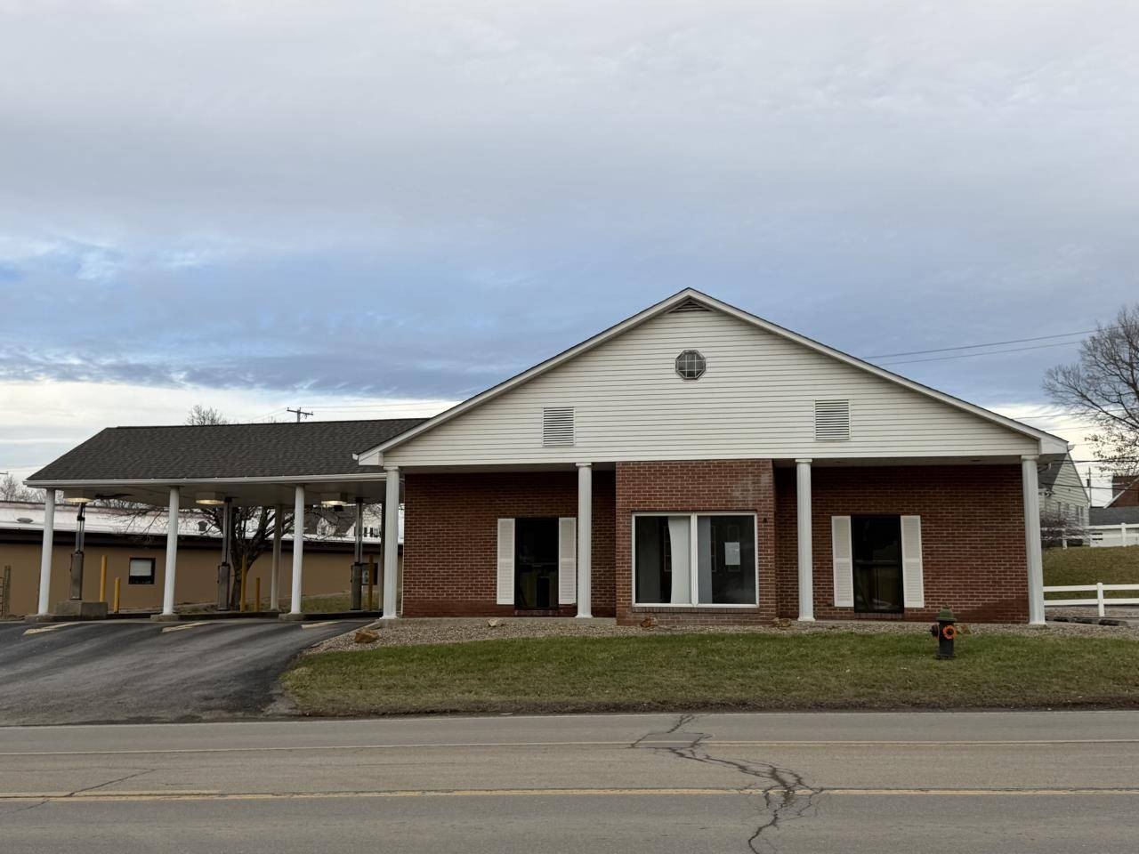 Commercial Building - Repositioning Opportunity