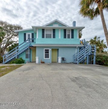 Four-Unit Quadplex With Updated Interiors