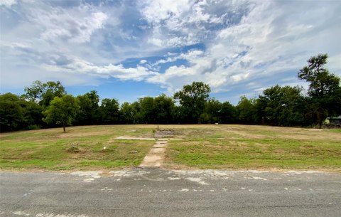 Oversized Lot in Groesbeck, TX