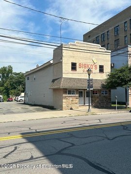 Carbondale Commercial Property with Apartment
