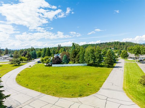 Bigfork Land with Mountain Views