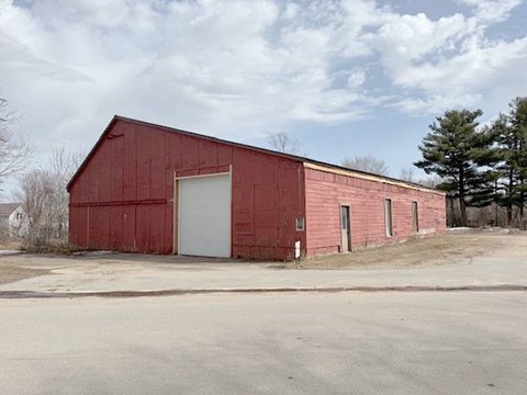 Gresham Commercial Building on Large Lot