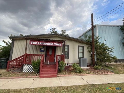 Hallettsville Commercial Building For Sale