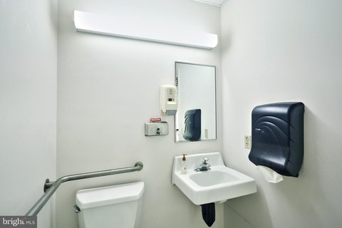 Rossville Plaza End-Cap Unit