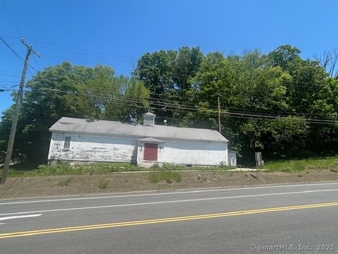 Pomfret Commercial Building For Sale