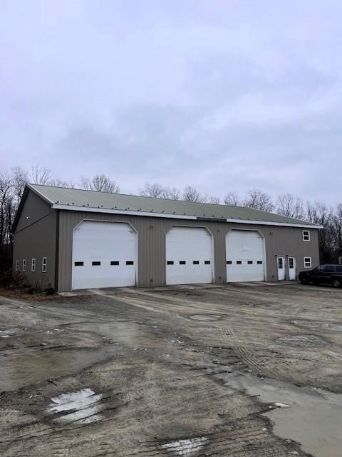 Versatile Metal Building on 9.5 Acres