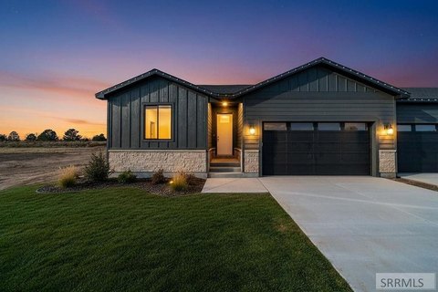 New Twin Home Near Golf