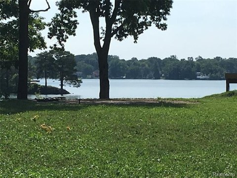Waterfront Lot on Lotus Lake