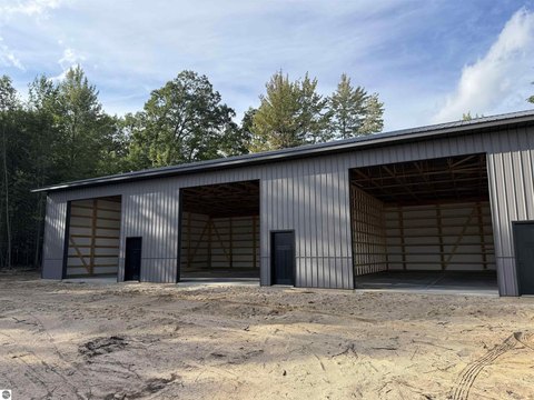 Warehouse Unit with Overhead Door