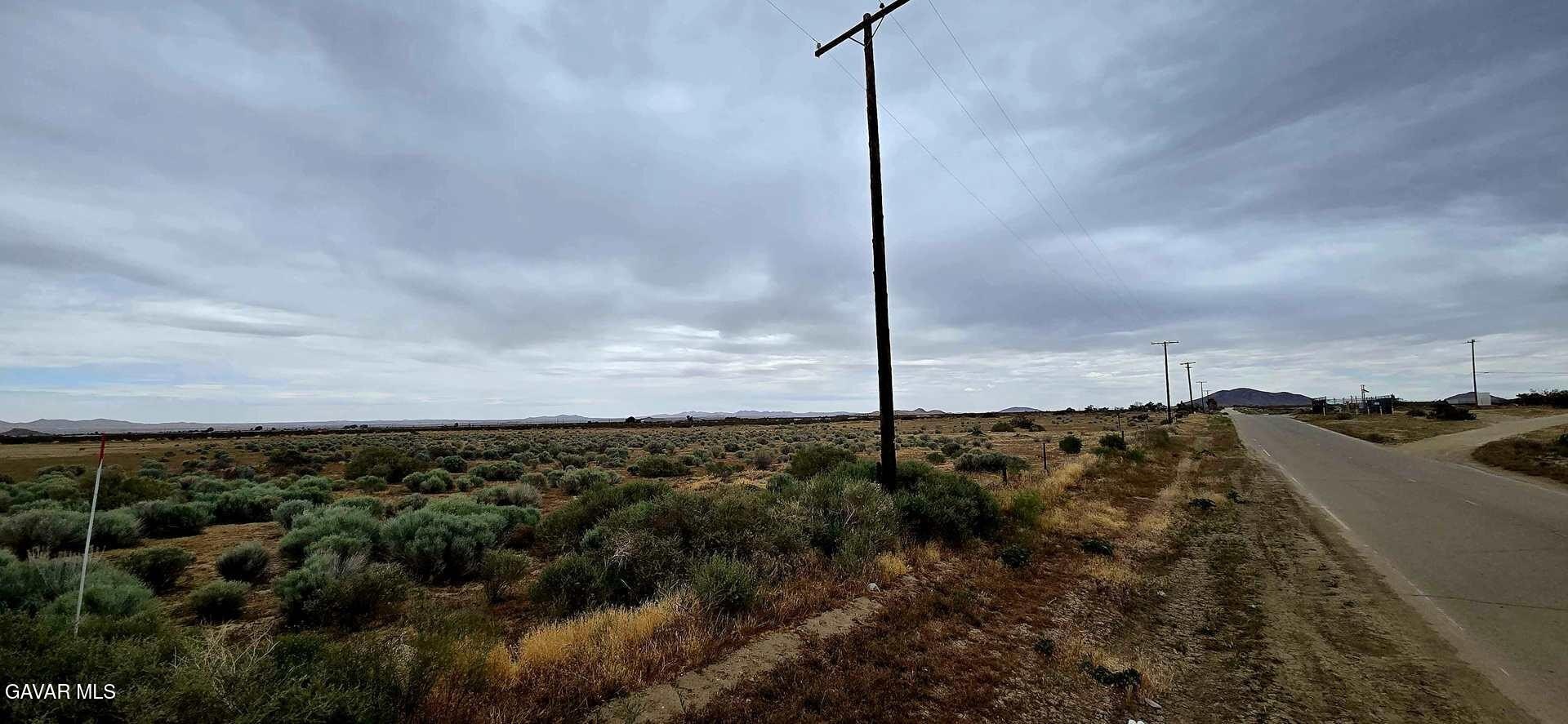 Palmdale Land with Mountain Views