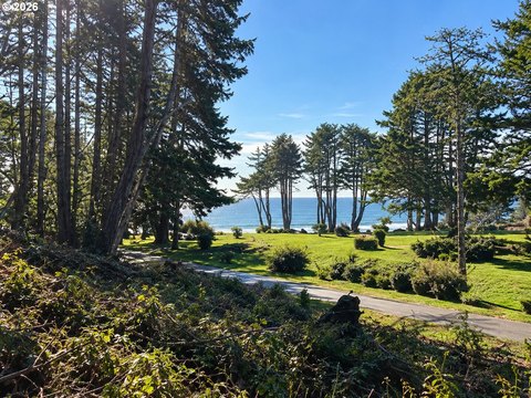Land, Brookings, OR