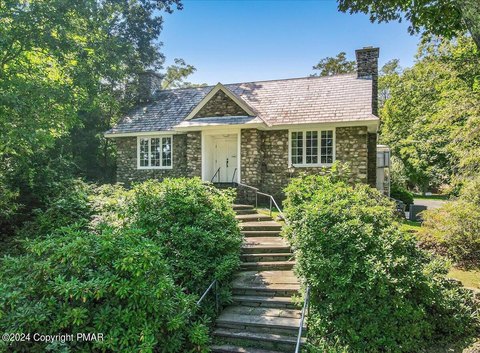 Versatile Commercial Property in Cresco, PA