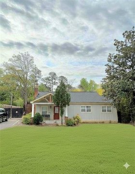 Versatile Commercial Property in Lawrenceville