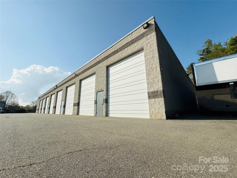 Luxury Garage in Deerfield Business Park