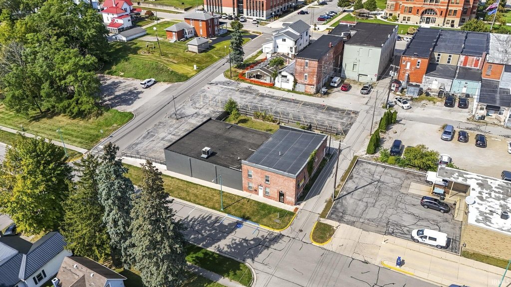111 W Hazel St, Albion, IN 46701