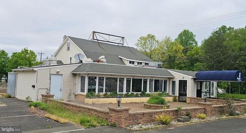 Former Restaurant and Bar Building