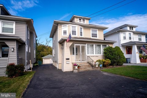 Renovated Mixed-Use Property with Garage
