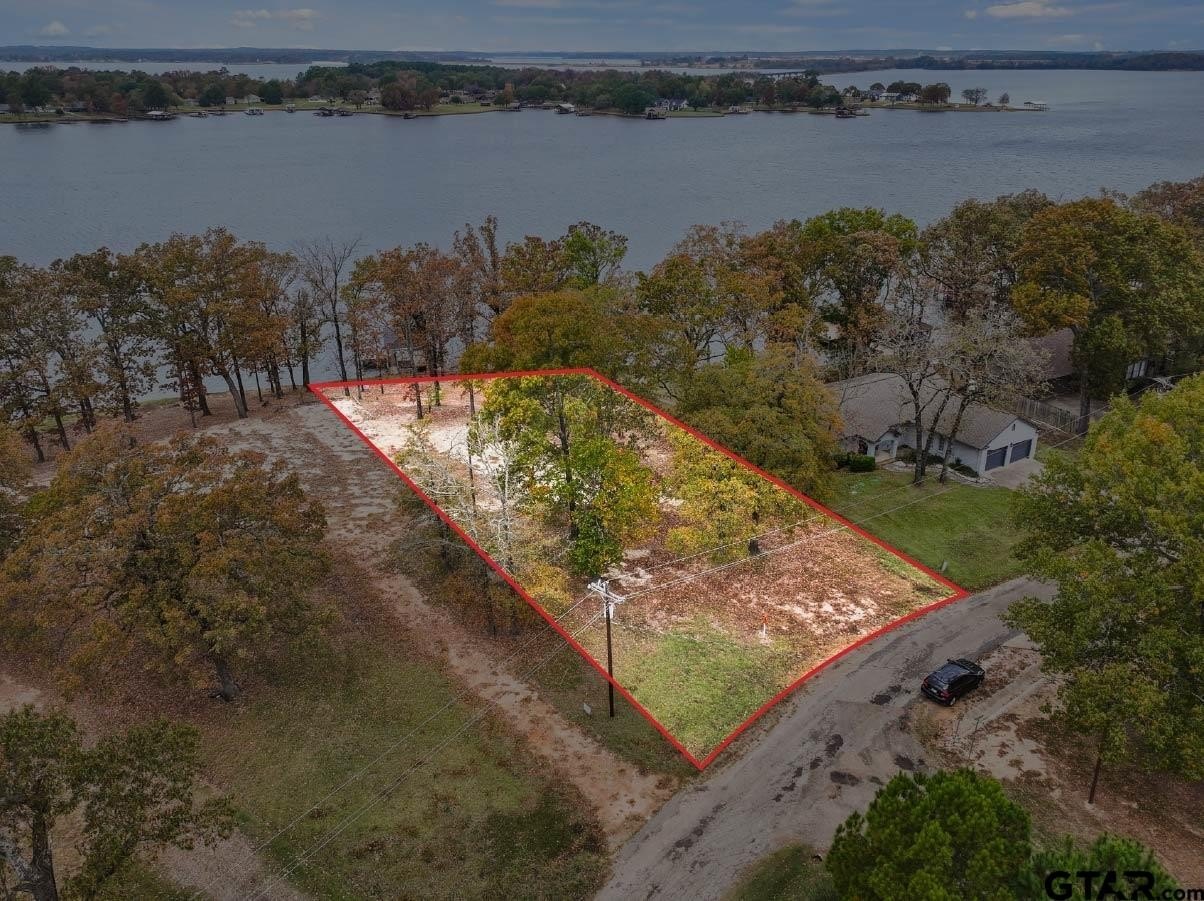 Waterfront Lot in Hills Point