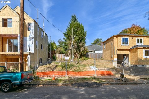 Land, Portland, OR