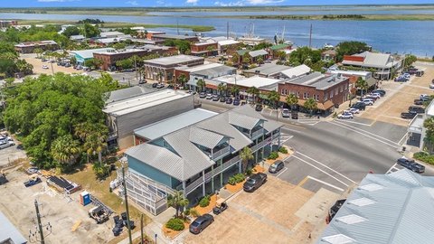 Mixed-Use Commercial Asset in Apalachicola