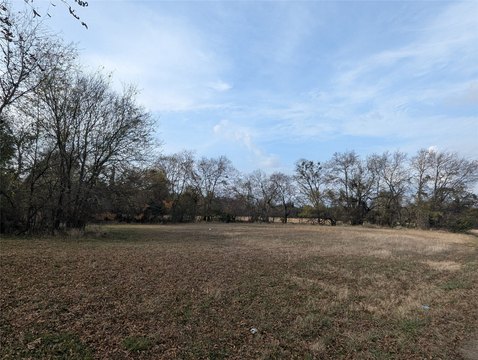 City-Adjacent Buildable Lot