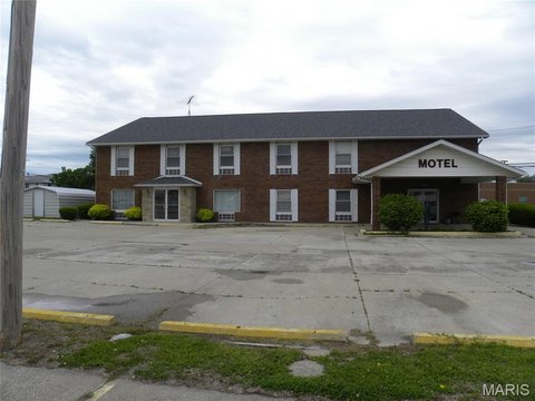 Jerseyville Motel with Office Space