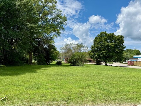 Downtown Beattyville Half-Acre Lot