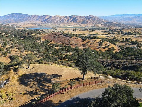 Tehachapi Acreage with Mountain Views