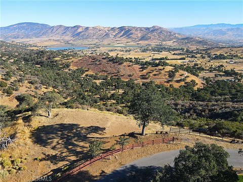 Tehachapi Acreage with Mountain Views