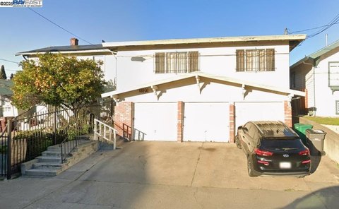 Oakland Triplex with Garage Parking