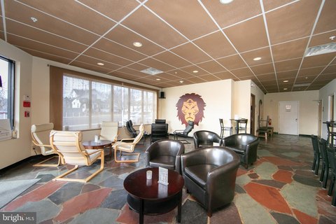 Versatile Retail Space in WOODBURY