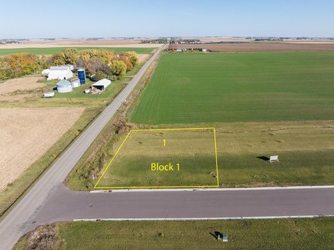 LAND - Larchwood, IA