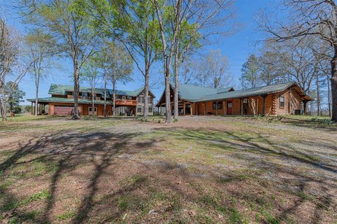 Marshall Ranch with Versatile Structures