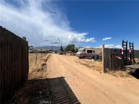 Banning Land with Mountain Views