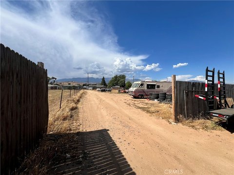 Banning Land with Mountain Views